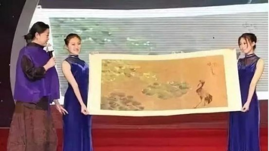 52岁倪萍自学画画一幅作品拍出150万，范曾20年前预言终于实现