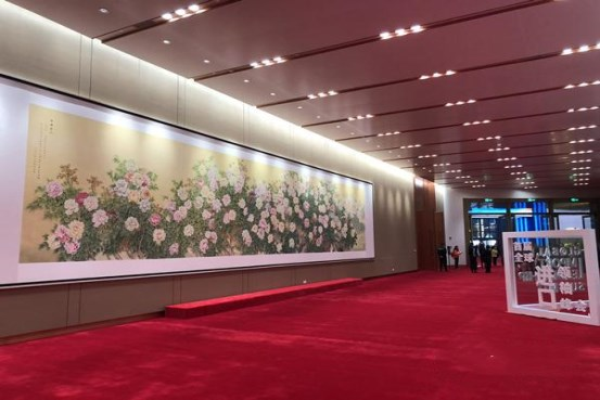 巨野巨幅牡丹画亮相进博会共享大厅