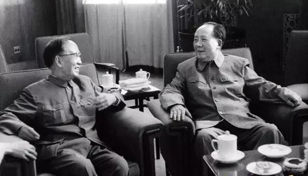 毛泽东点名让郭沫若给书法家排名次，他这样说……