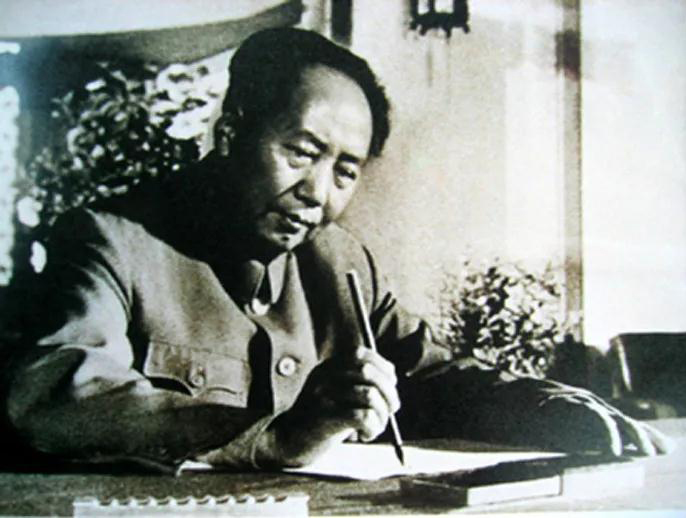 毛泽东主席签名不同历史时期的变化