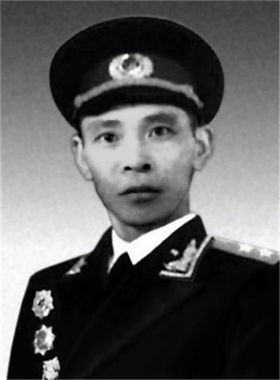 彭明治中将