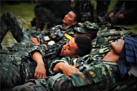 这，就是中国军人的“床铺”