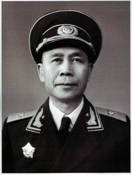 邓兆祥少将