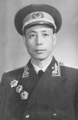 邓家泰少将