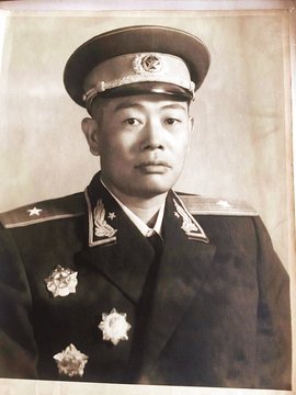 龙开富少将