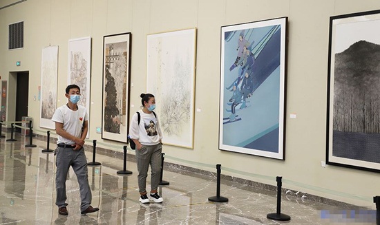 “多彩·2020”全国女画家作品展在济南市美术馆开展