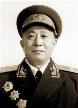 张震东少将